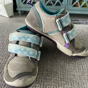 Plae Ty Hematite Play sneaker w/ grey base and extra set of straps size 11